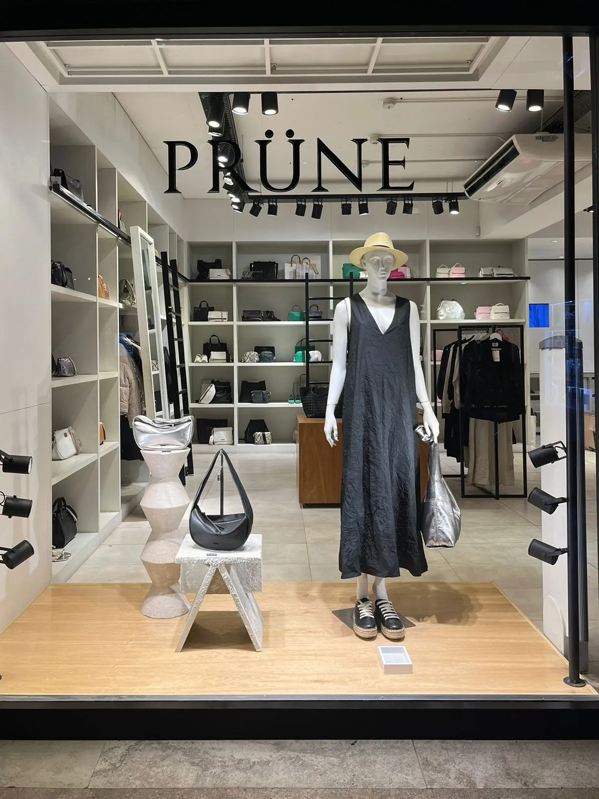 Local de PRÜNE terminado por NEST, obra de retail corporativo