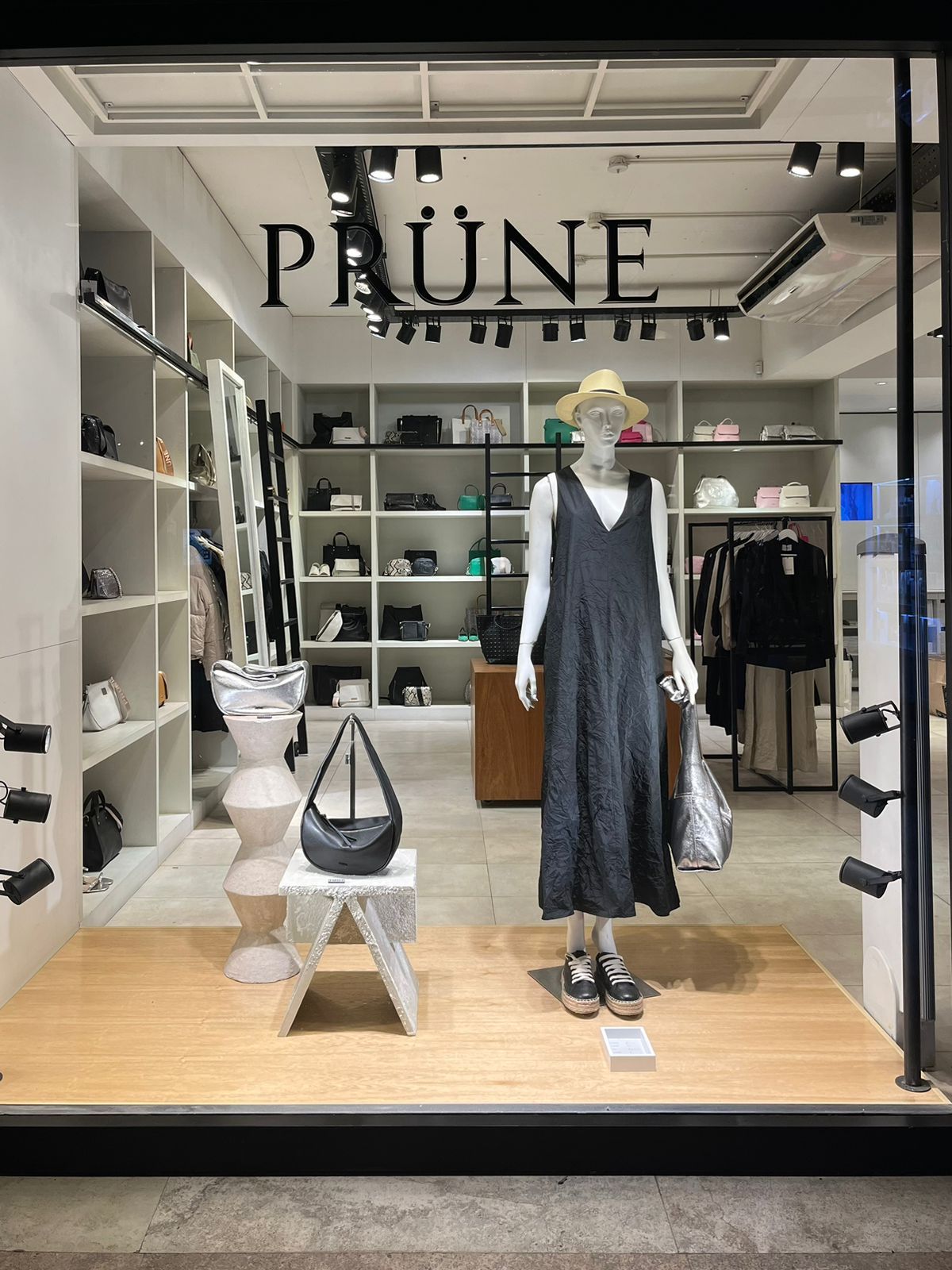 Local de PRÜNE terminado por NEST, obra de retail corporativo