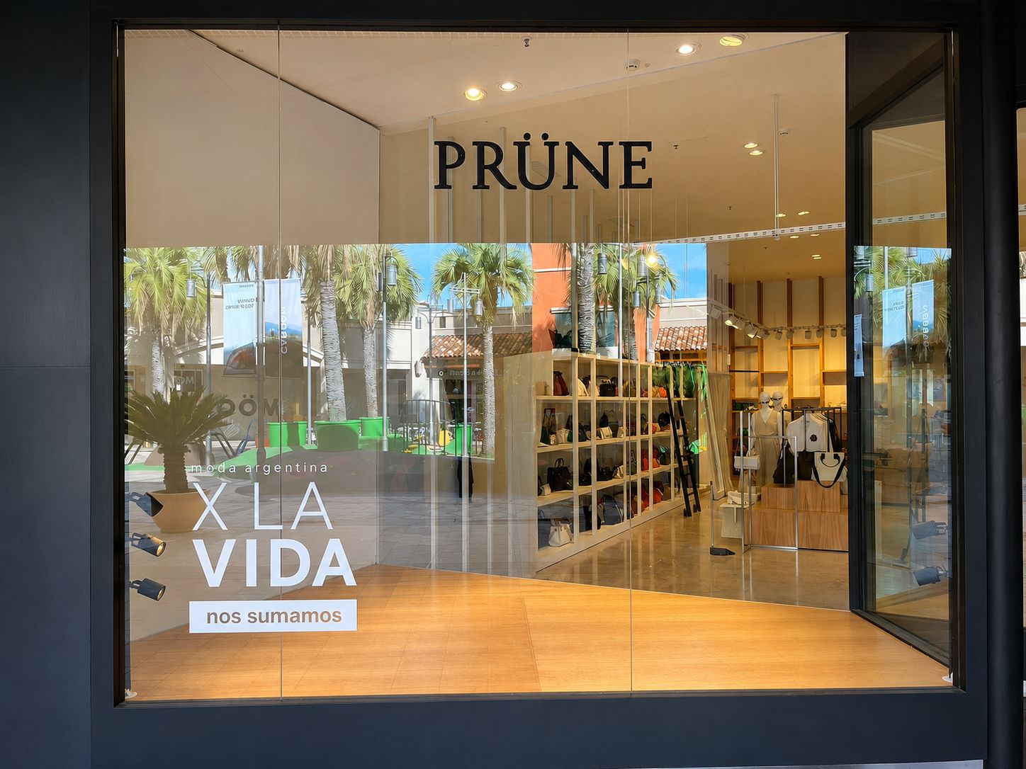 Sucursal PRÜNE construida por NEST — vista general del local